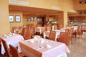 Restaurante de cuarta clase (1 tenedor)